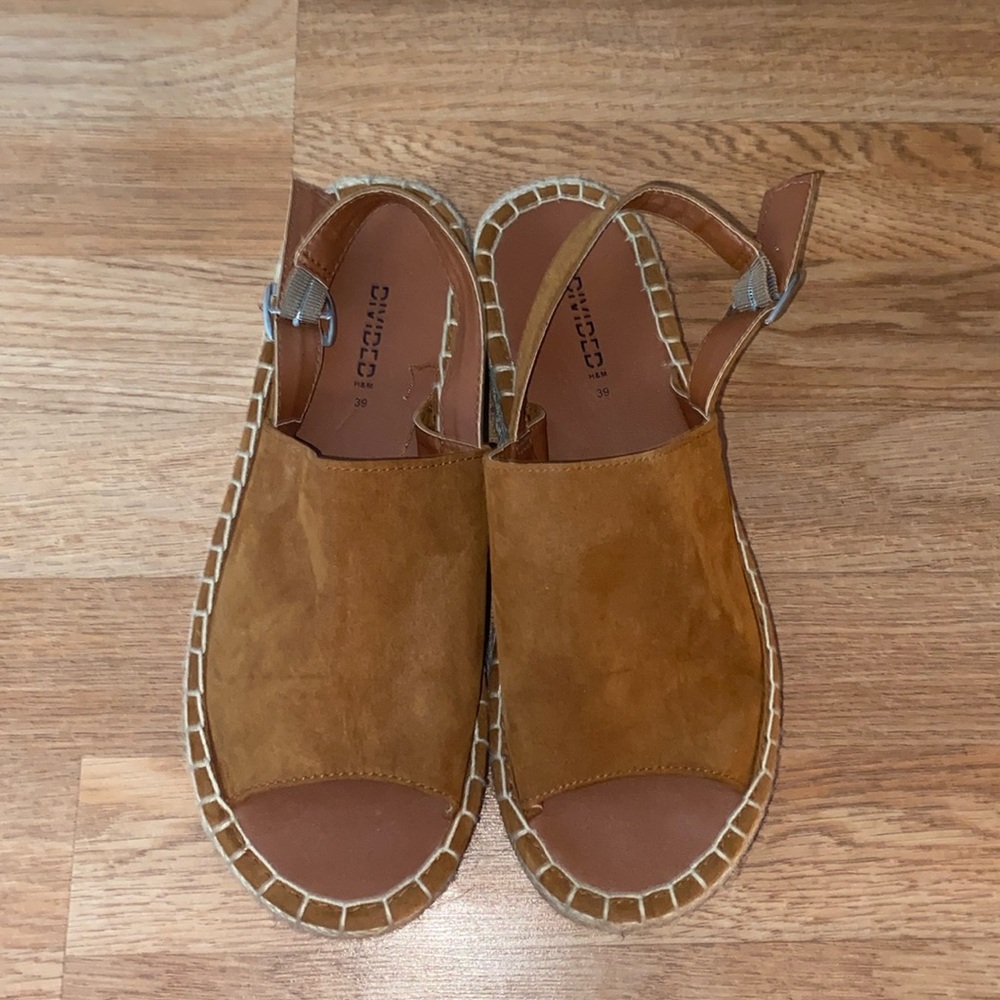 Divided Wedge Shoe